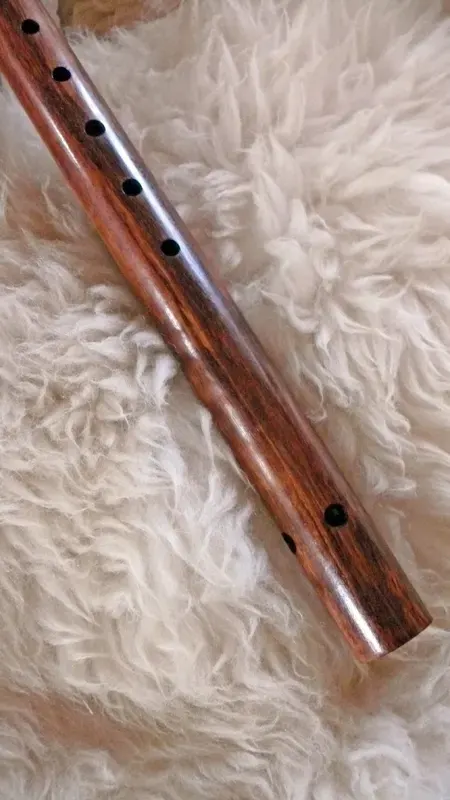 Key of E flute of Tiger wood and Curly Maple — product photo