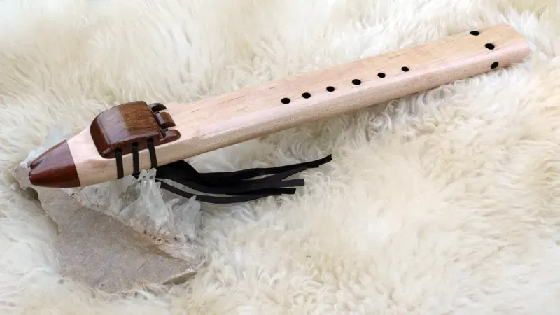 7 Hole Drone Flute in the Key of E of Maple and Sapele wood — product photo