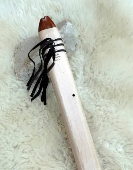 7 Hole Drone Flute in the Key of E of Maple and Sapele wood — product photo