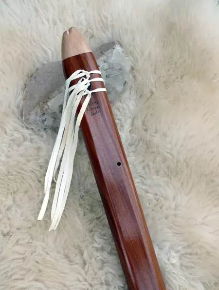 Native American Style Drone Flute 7 Hole Key of E with Feather Carving — product photo